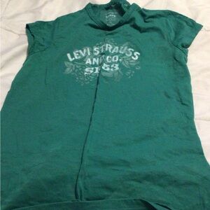 Green Levi’s short sleeve shirt